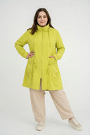 Parka przejściowa 'Livia' – miękka, dopracowana w szczegółach i nowoczesna