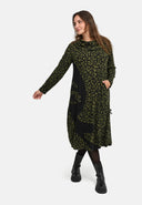 'Seriva' klänning – konstfull, mysig & figursmickrande