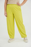 Spodnie 'Livia' – Szeroki krój, czysty design, i elastyczność